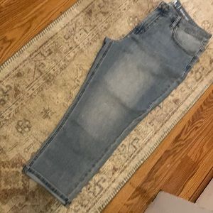 Cropped blue jeans